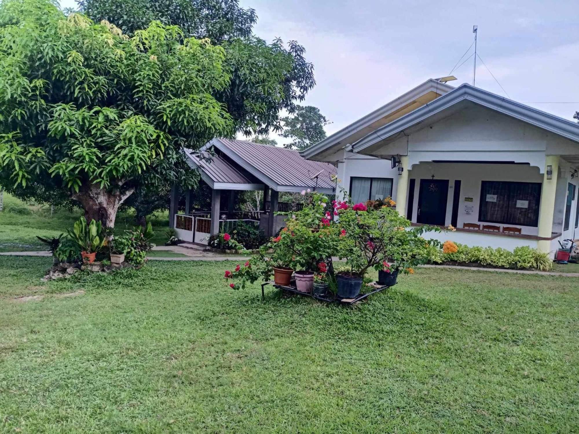 Balai Mariacaria Pension House Guindulman Esterno foto